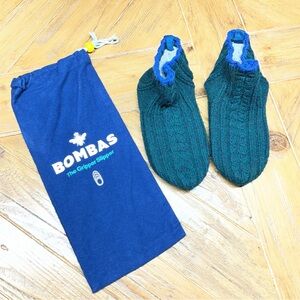 Bombas Gripper Slipper Socks - youth size 1-5 in green and blue with bag